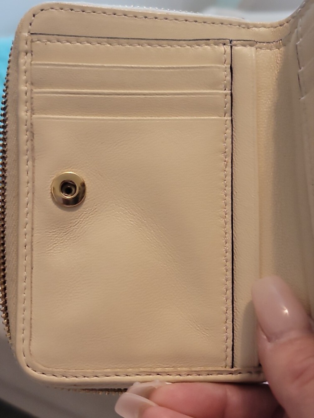Versace Medusa Ivory Quilted
Leather Bifold Wallet - Picture 8 of 15
